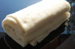 Schafwollvlies (ca. 150 Cm X 100 Cm) | BIO Schafschurwolle Von BIOWOL 7 Schafwollvlies (ca. 150 Cm X 100 Cm) | BIO Schafschurwolle Von BIOWOL -Compo Verkäufe 550515 BIO Schafwollvlies 150 cm x 100 cm 800108 bw 250g 1